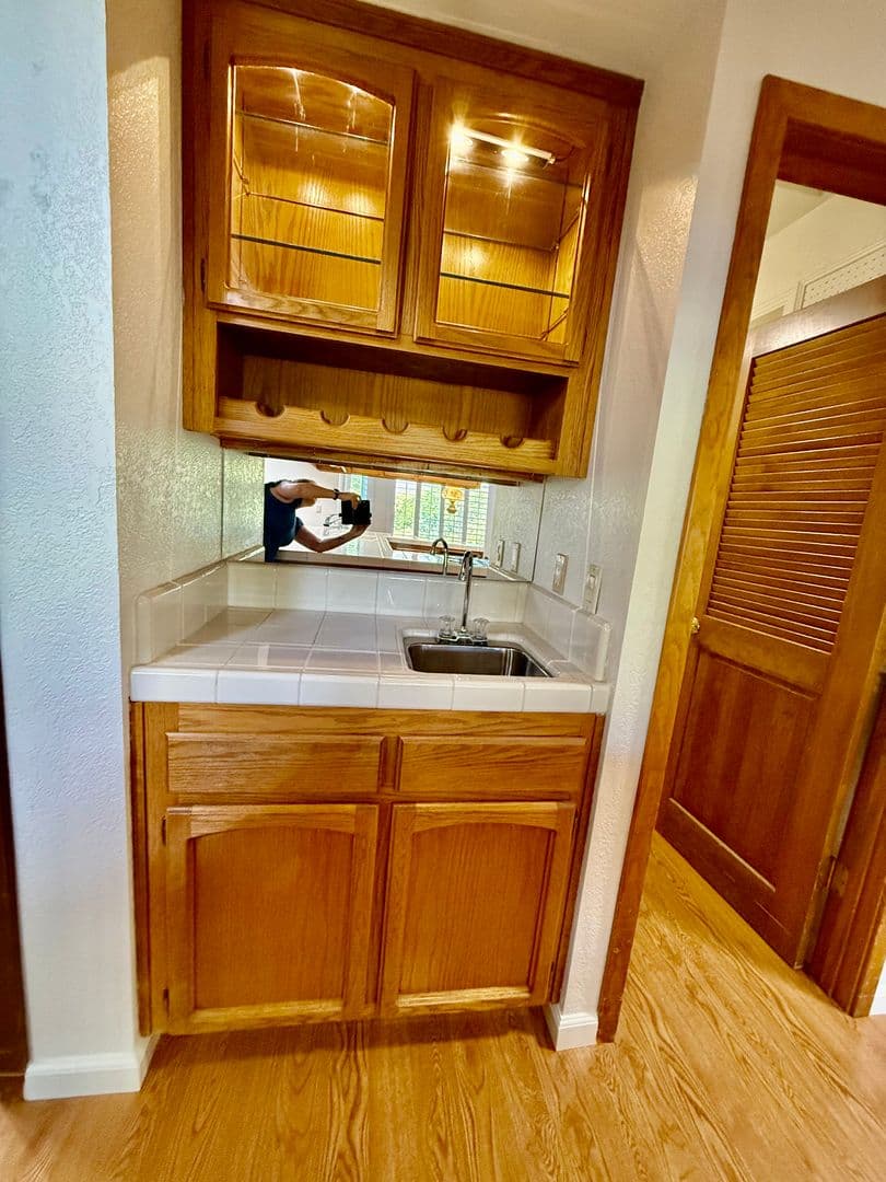 Roseville House: 1101 Newport Way