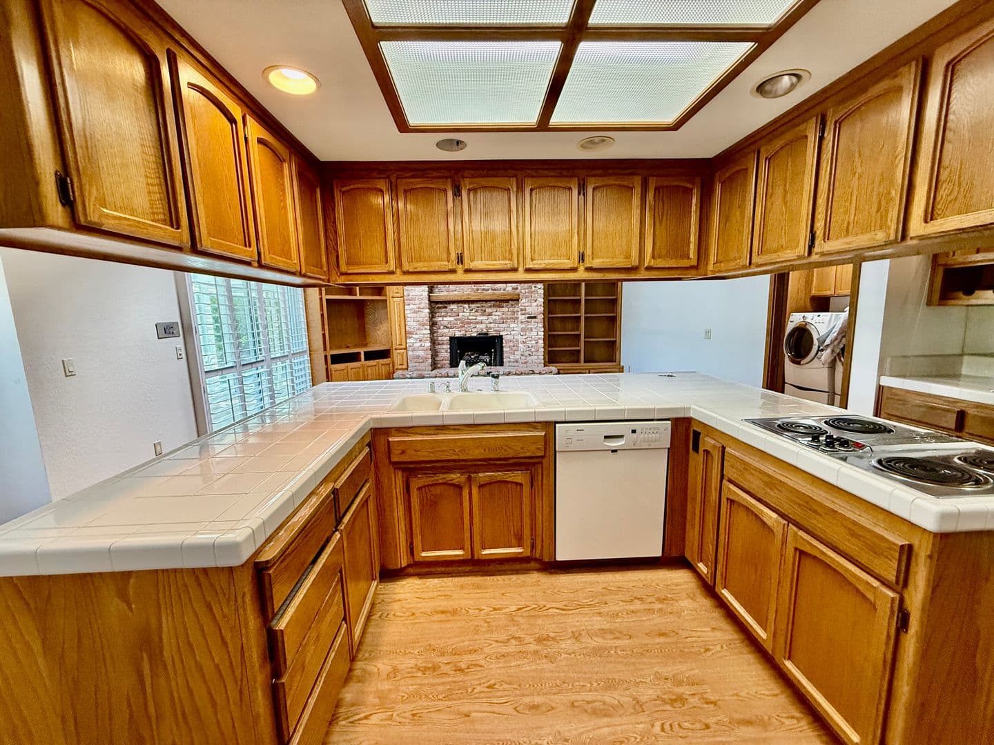 Roseville House: 1101 Newport Way