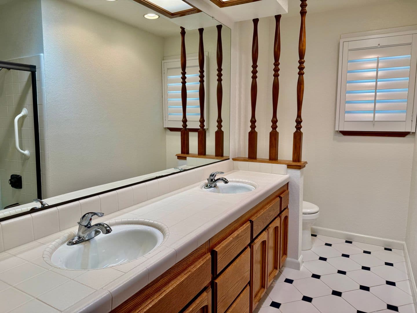 Roseville House: 1101 Newport Way