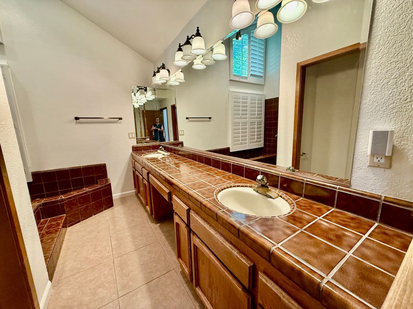 Roseville House: 1101 Newport Way