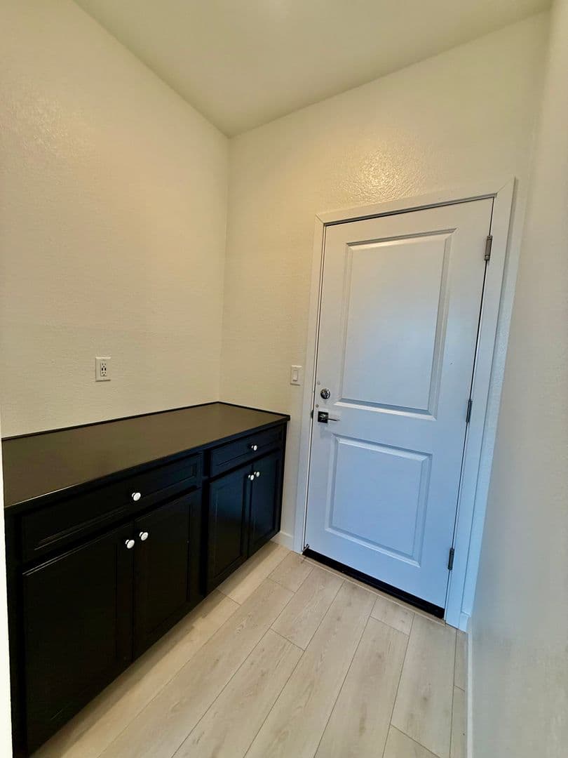 Roseville House: 7377 Moon Dream Way