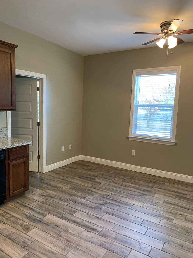 Willows Apartment: 117 S. Yolo St.
