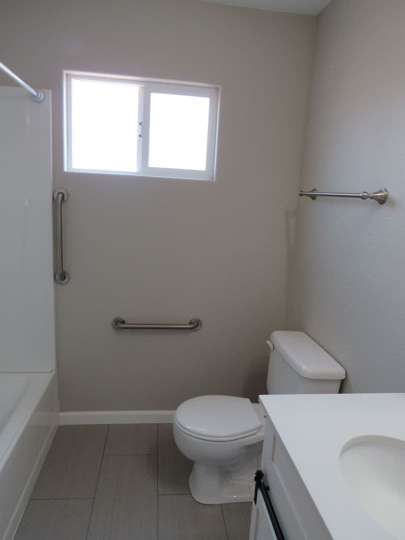Willows Apartment: 337 N. Merrill Ave