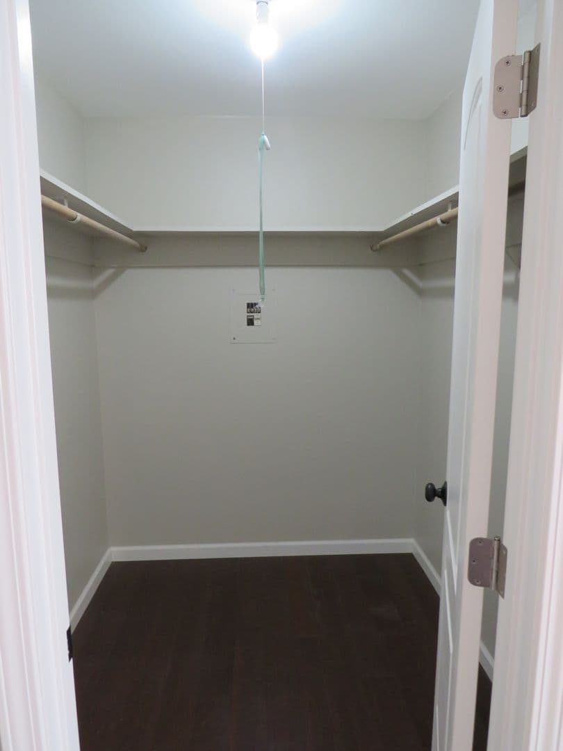 Willows Apartment: 337 N. Merrill Ave