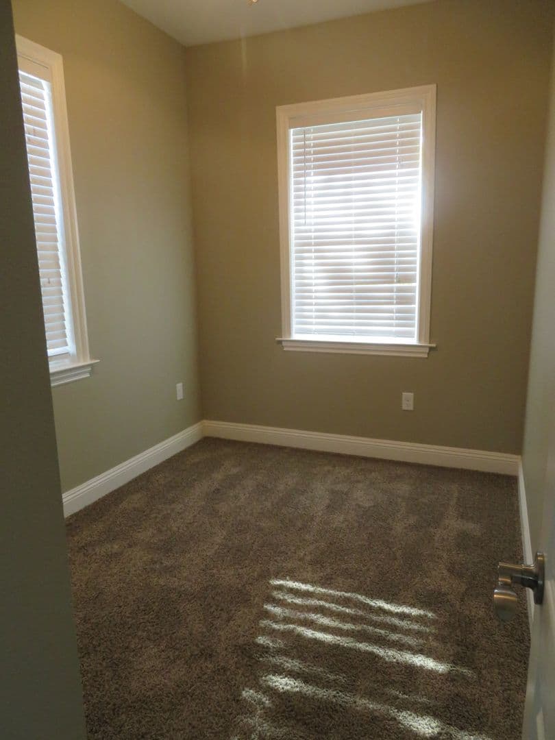 Willows Apartment: 117 S. Yolo St.