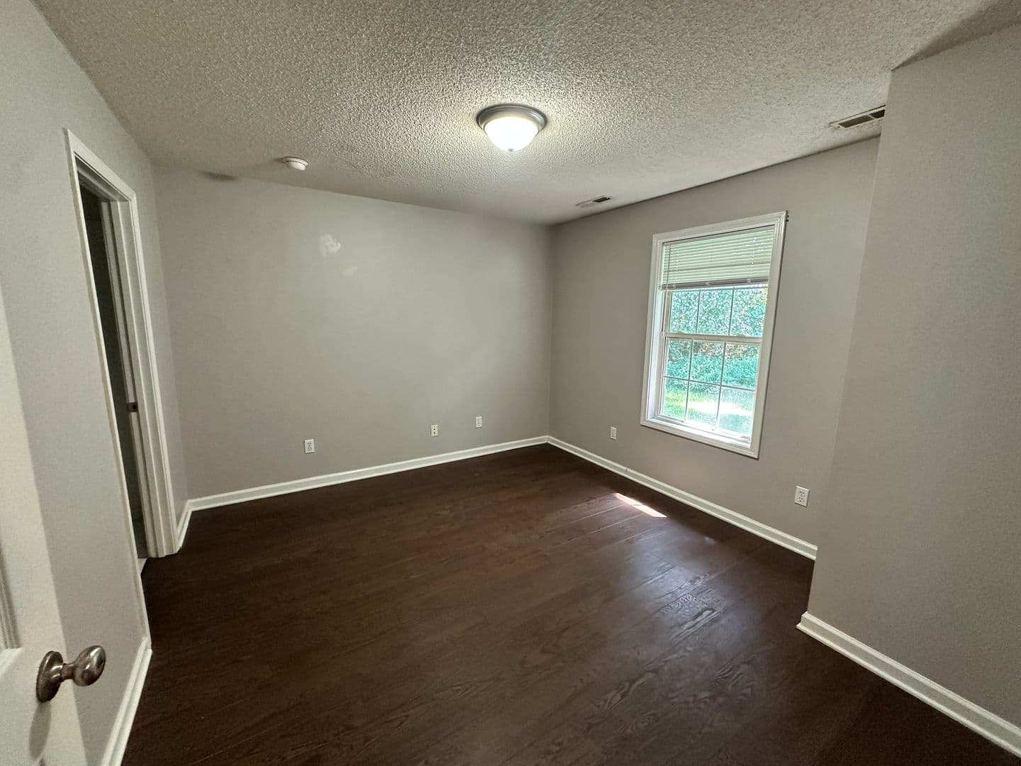 Murray Apartment: 43/47/51/57 Welch Ct