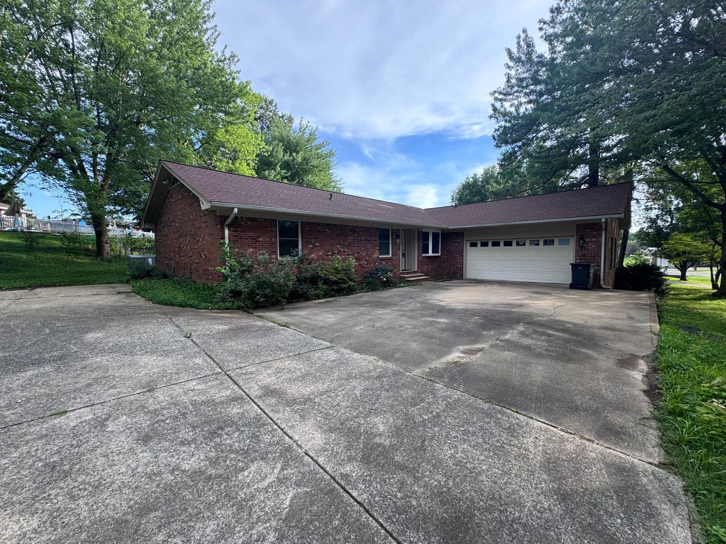 Paducah House: 4430 Chicadee Drive