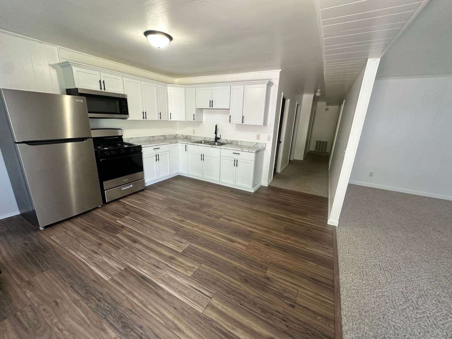 Grand Rivers Apartment: 630 Jennings Road