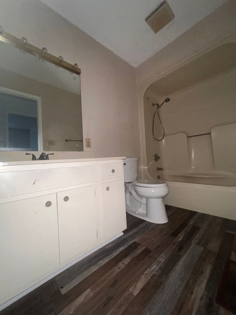 Calvert City Apartment: 620 Oak Park Blvd - Apt 101