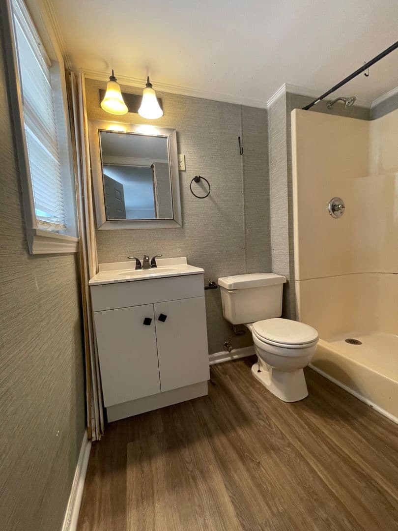 Grand Rivers Apartment: 721 US HWY 62