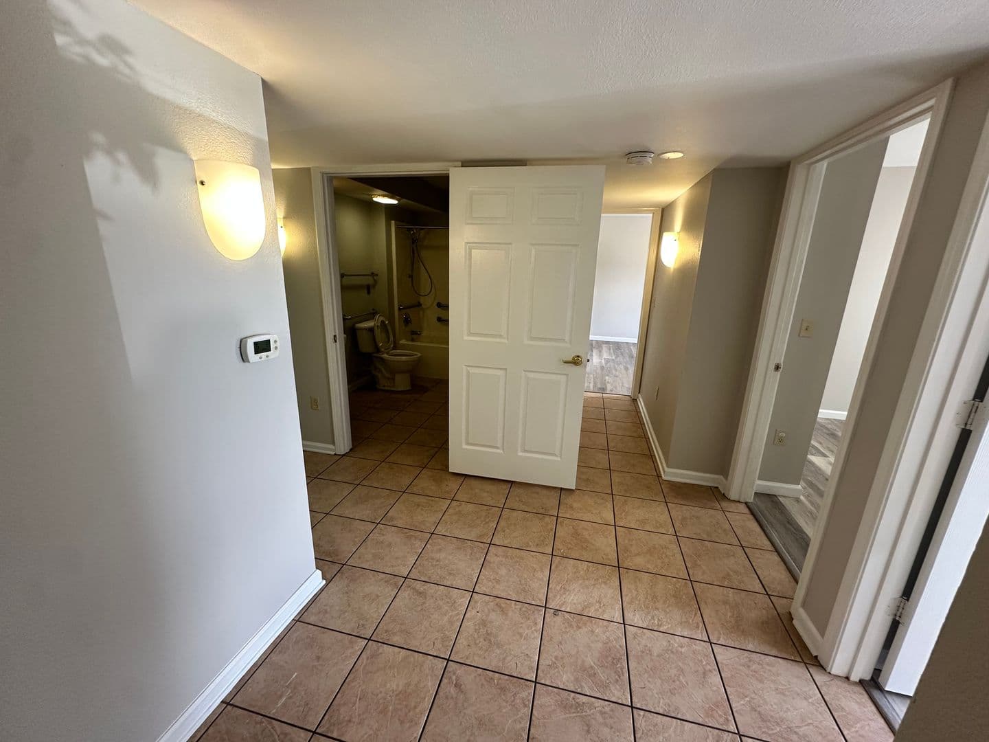 Murray Apartment: 1121 Transit Way