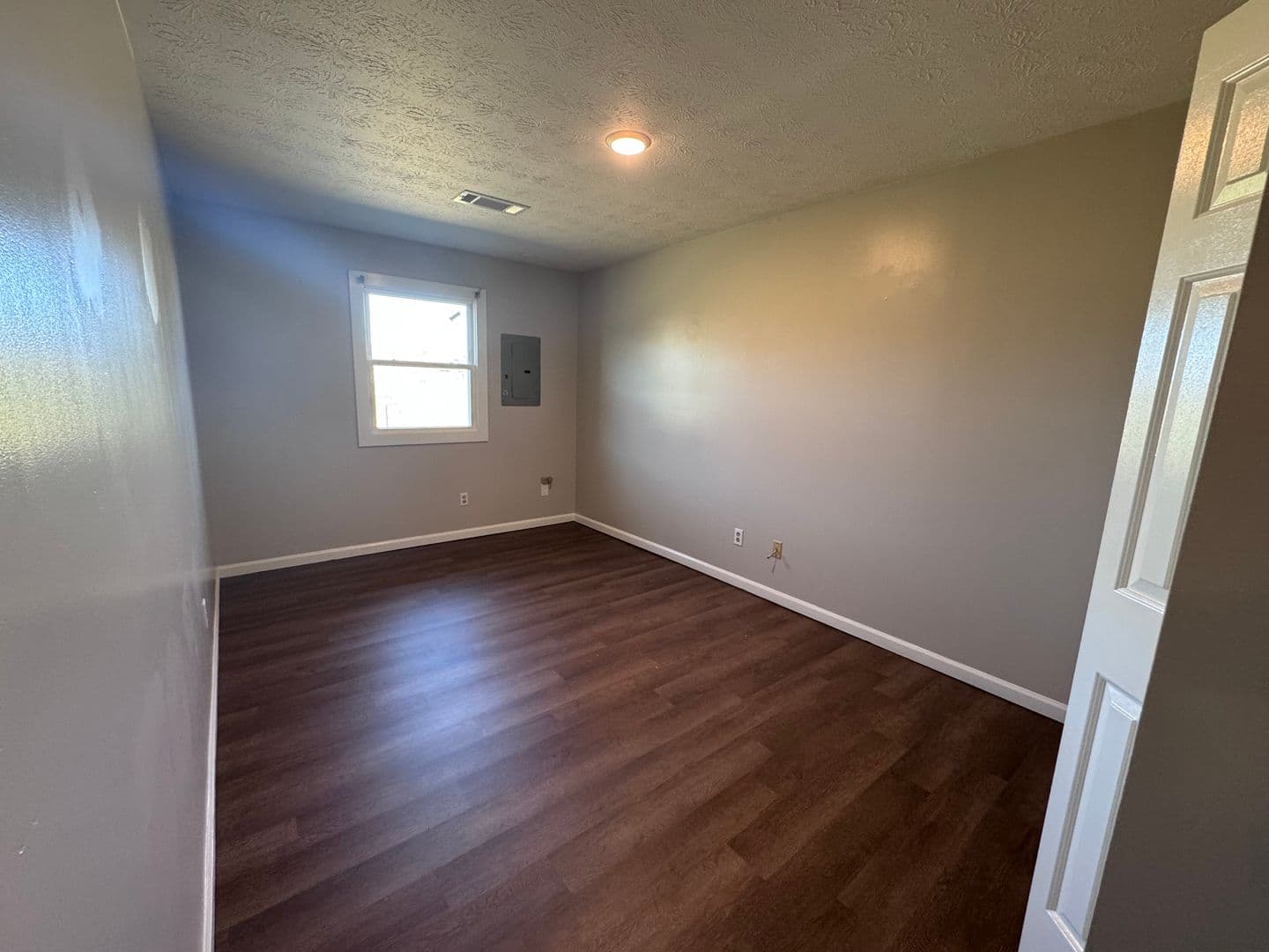 Paducah Apartment: 107 Grogan Circle