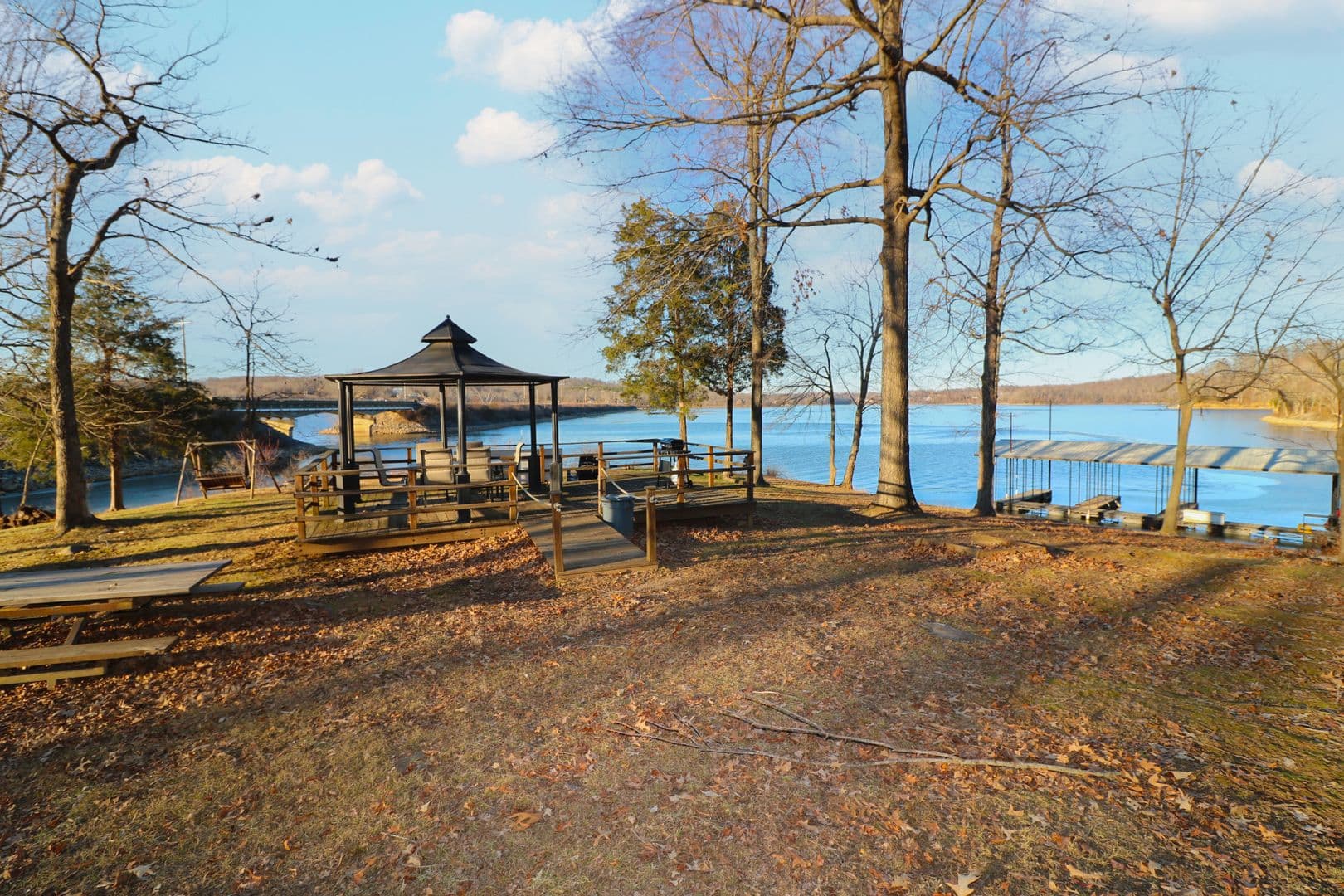 Eddyville Apartment: 75 Forest Glenn Drive - Lakeside Cabin