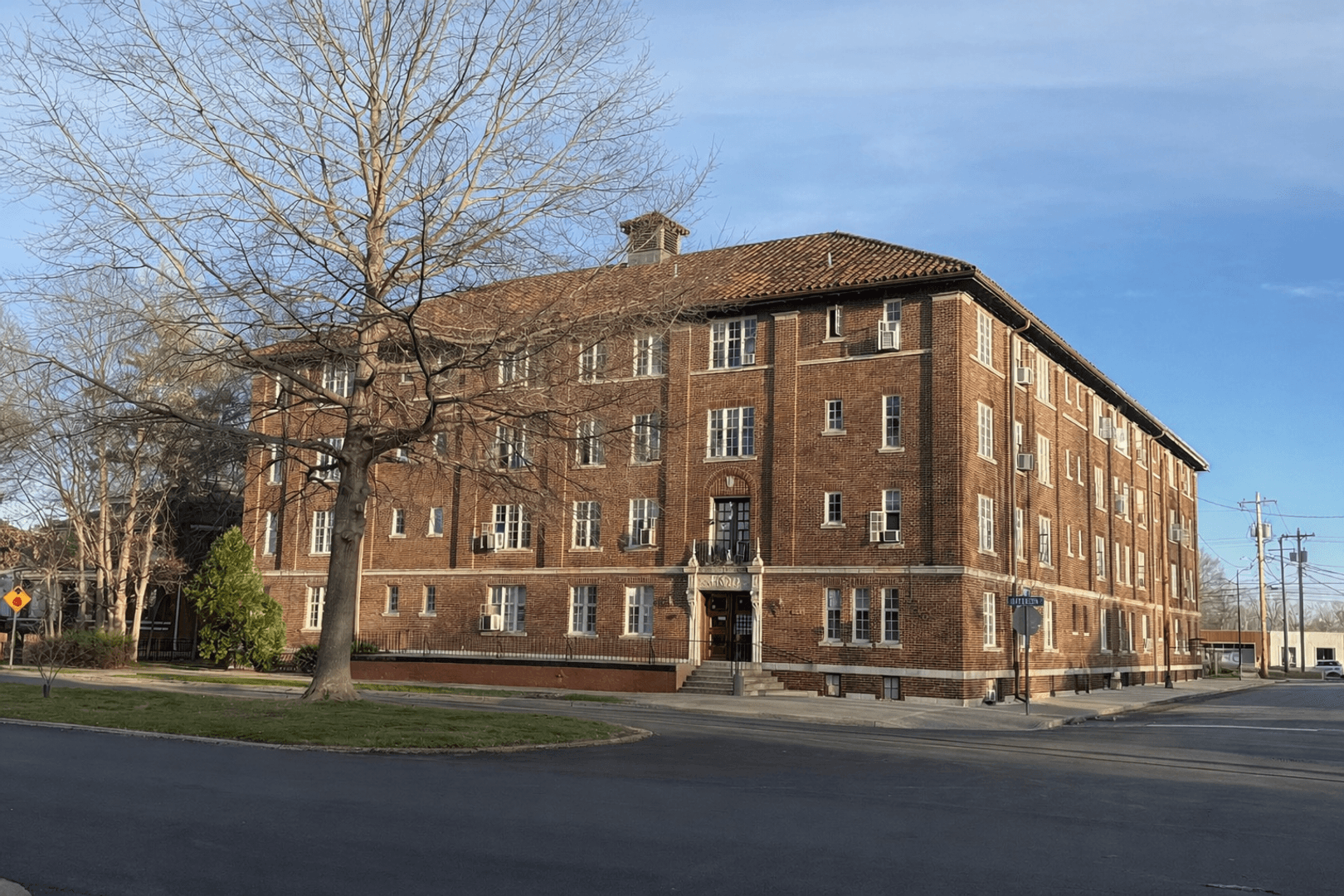 Paducah Apartment: 2142 Jefferson Street 102