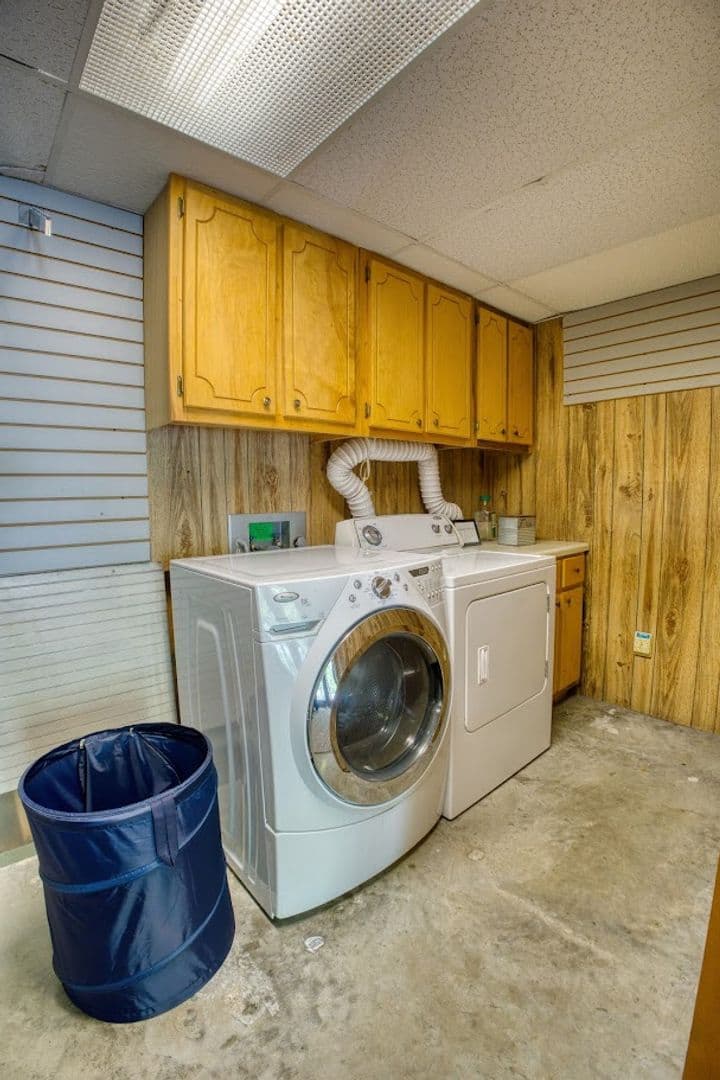 Eddyville Apartment: 75 Forest Glenn Drive - Lakeside Cabin