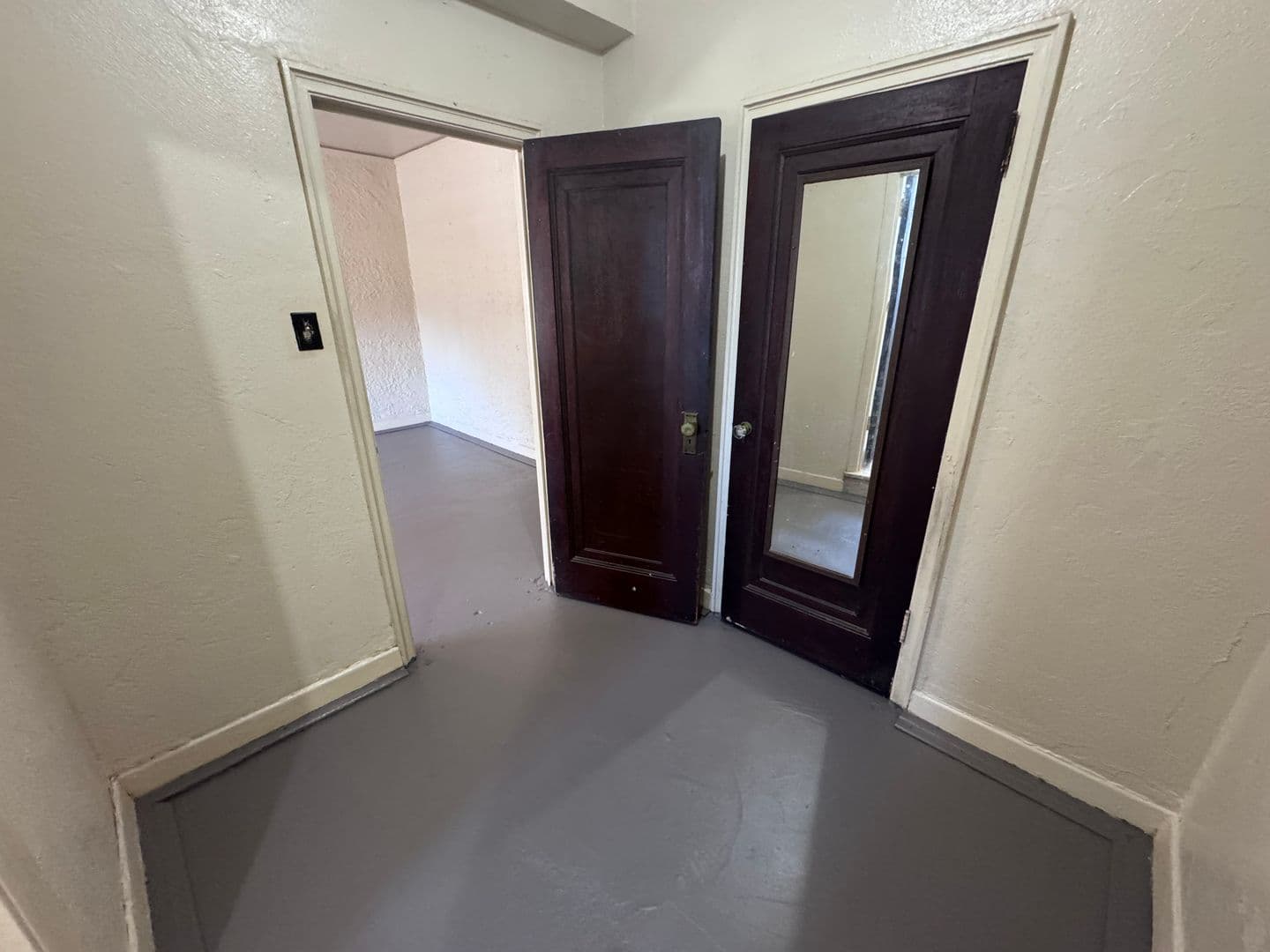 Paducah Apartment: 2142 Jefferson Street 102