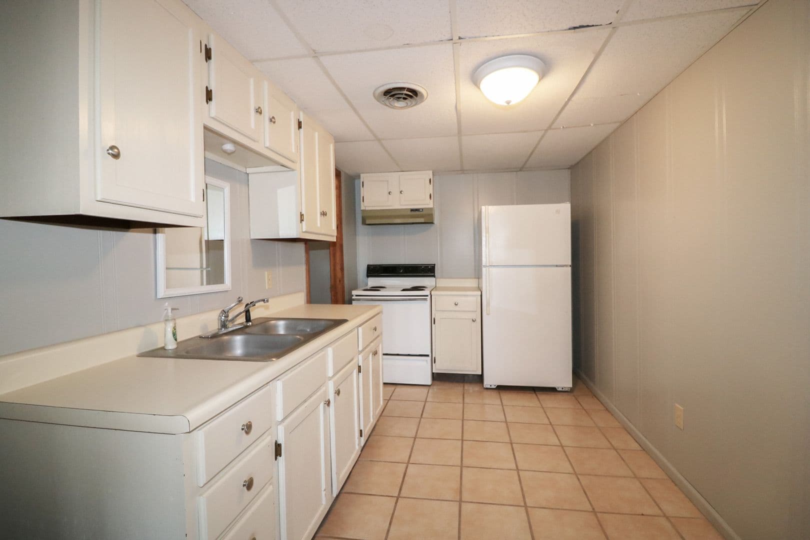 Eddyville Apartment: 75 Forest Glenn Drive - Lakeside Cabin