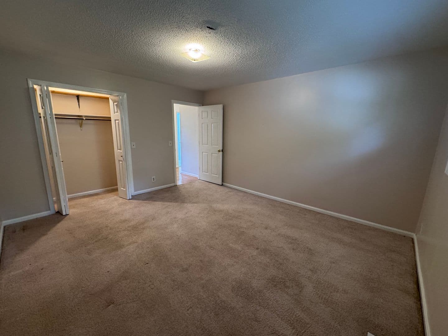 Murray House: 1709 Oakhill Drive S