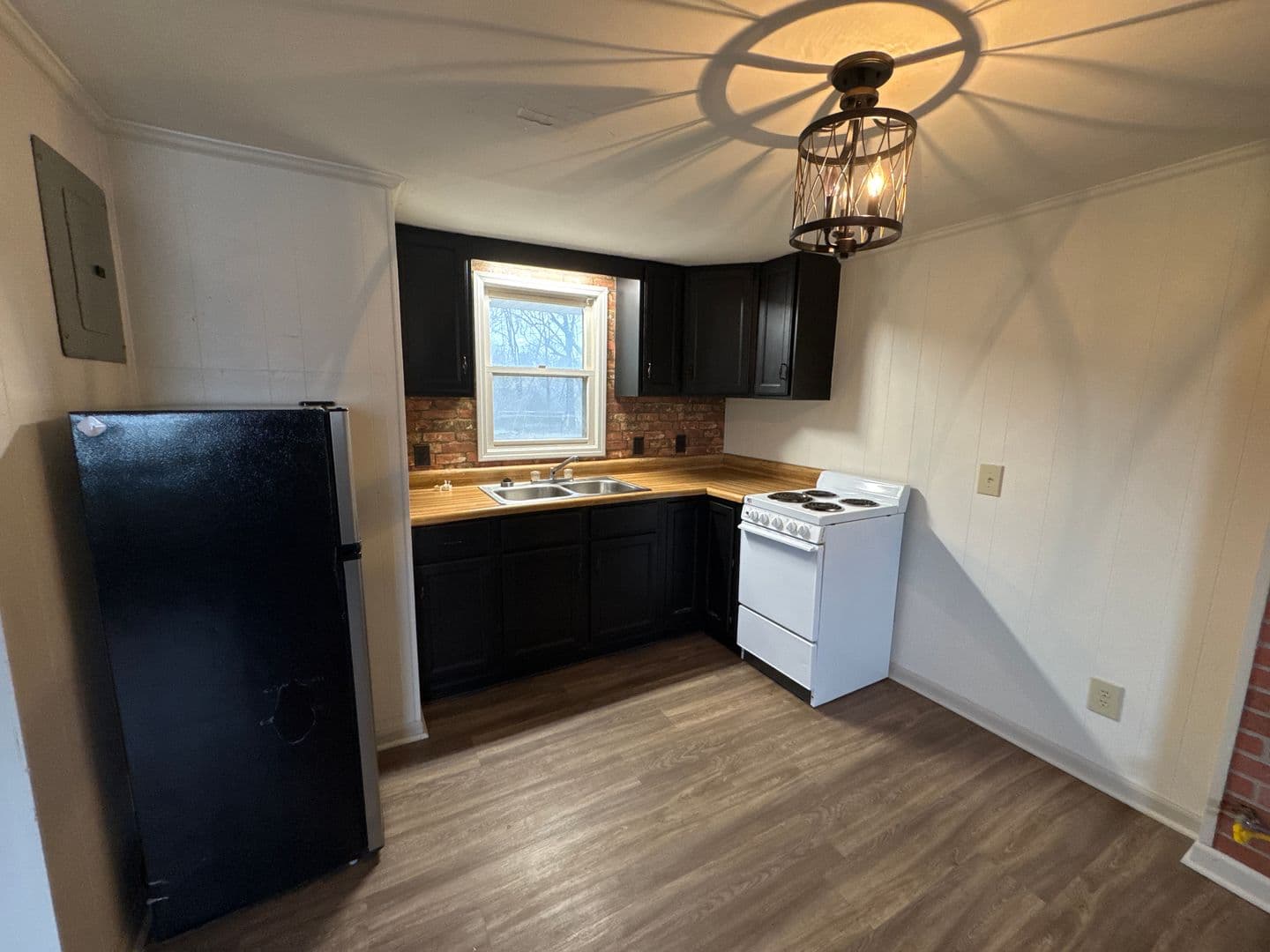 Grand Rivers Apartment: 721 US HWY 62