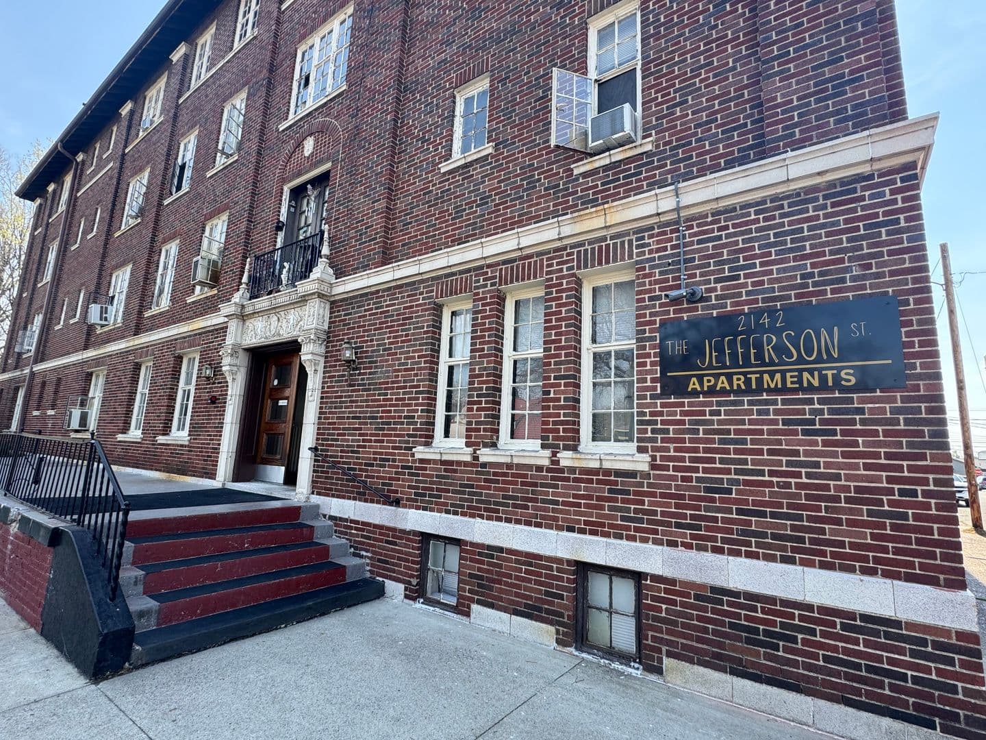 Paducah Apartment: 2142 Jefferson Street 102