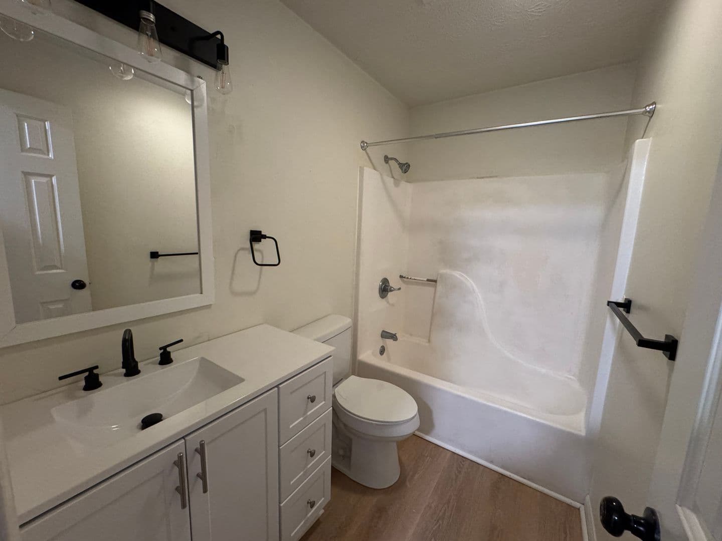 Paducah Apartment: 107 Grogan Circle
