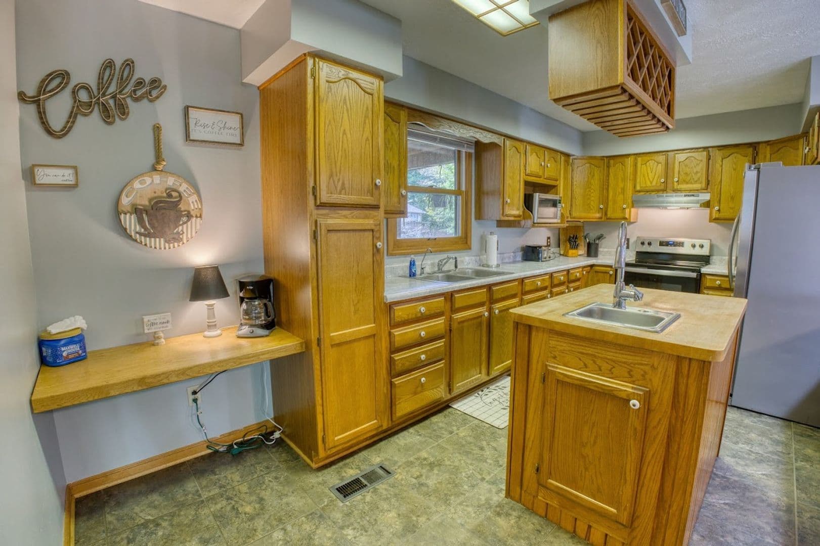 Eddyville Apartment: 75 Forest Glenn Drive - Lakeside Cabin