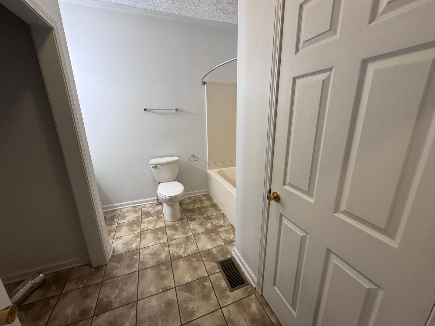 Calvert City Apartment: 130 Drivers Road