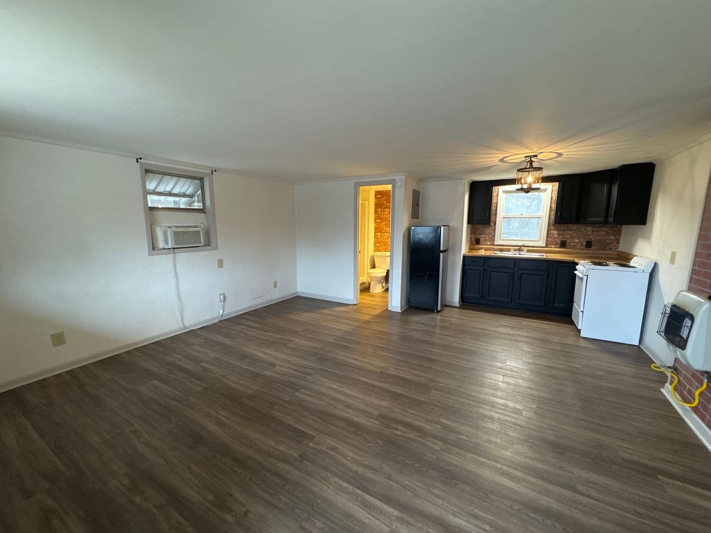 Grand Rivers Apartment: 721 US HWY 62