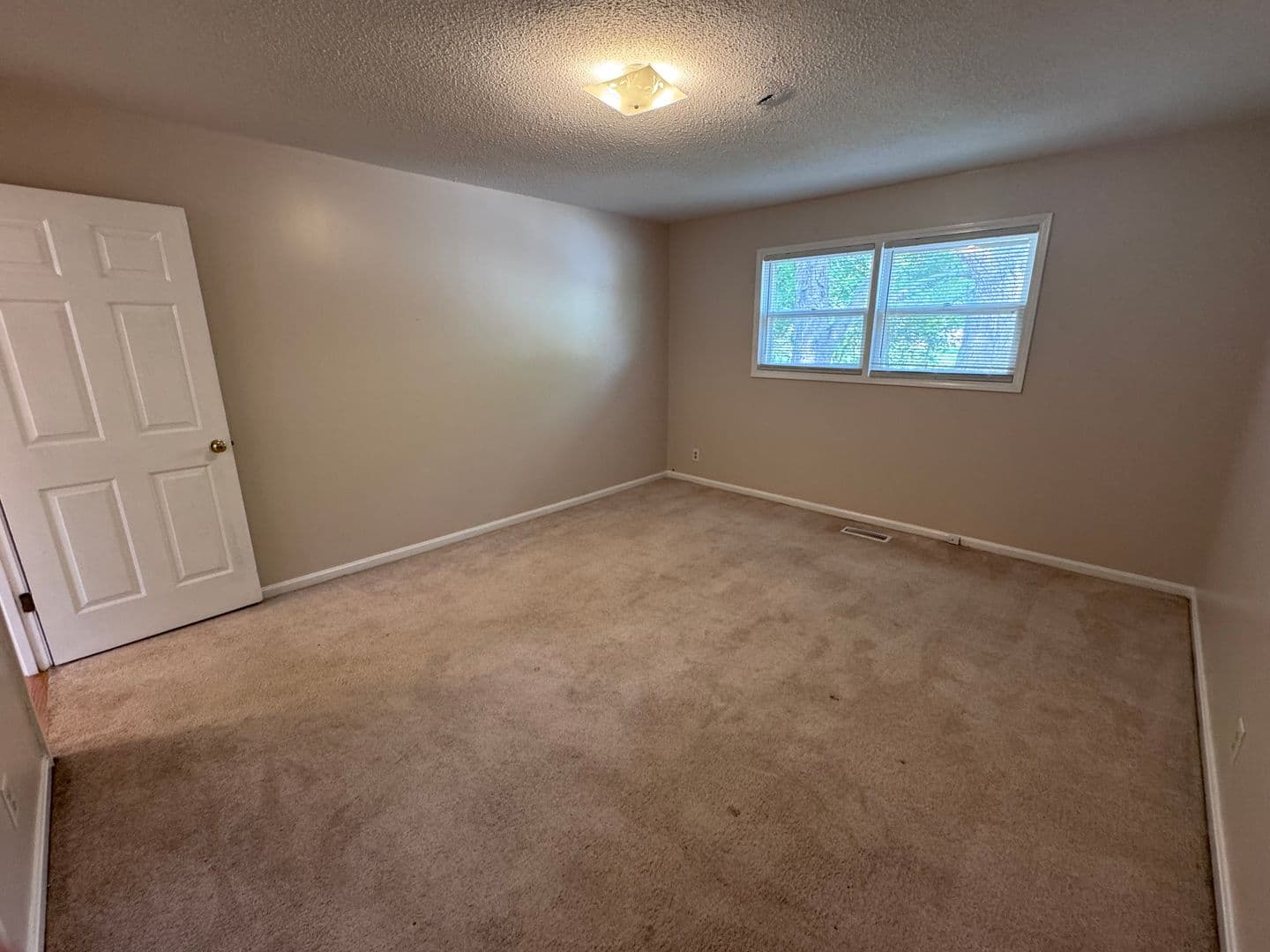 Murray House: 1709 Oakhill Drive S