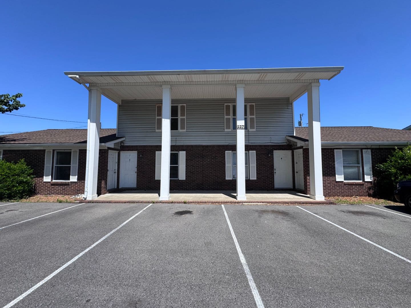 Paducah Apartment: 107 Grogan Circle