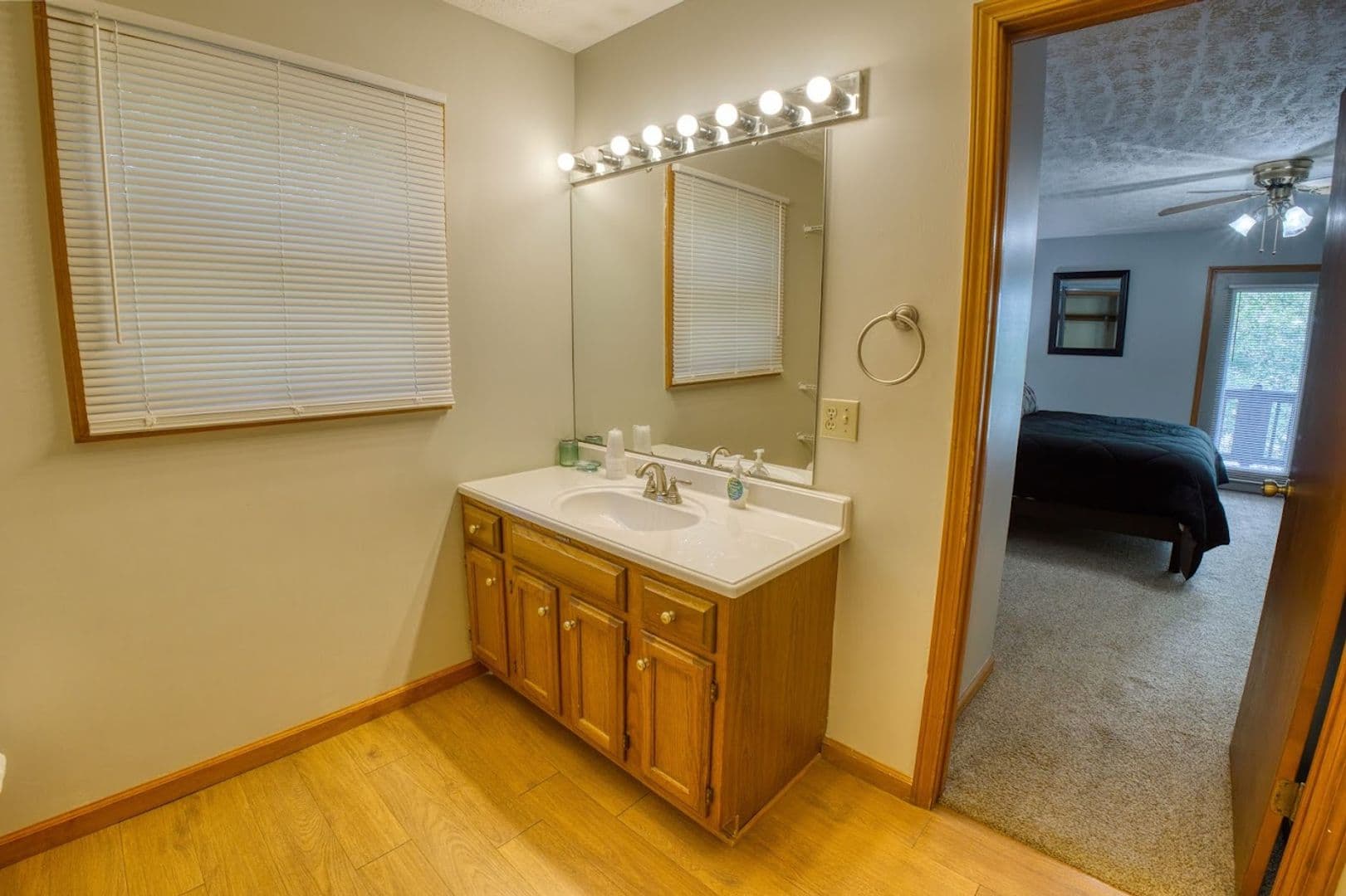 Eddyville Apartment: 75 Forest Glenn Drive - Lakeside Cabin