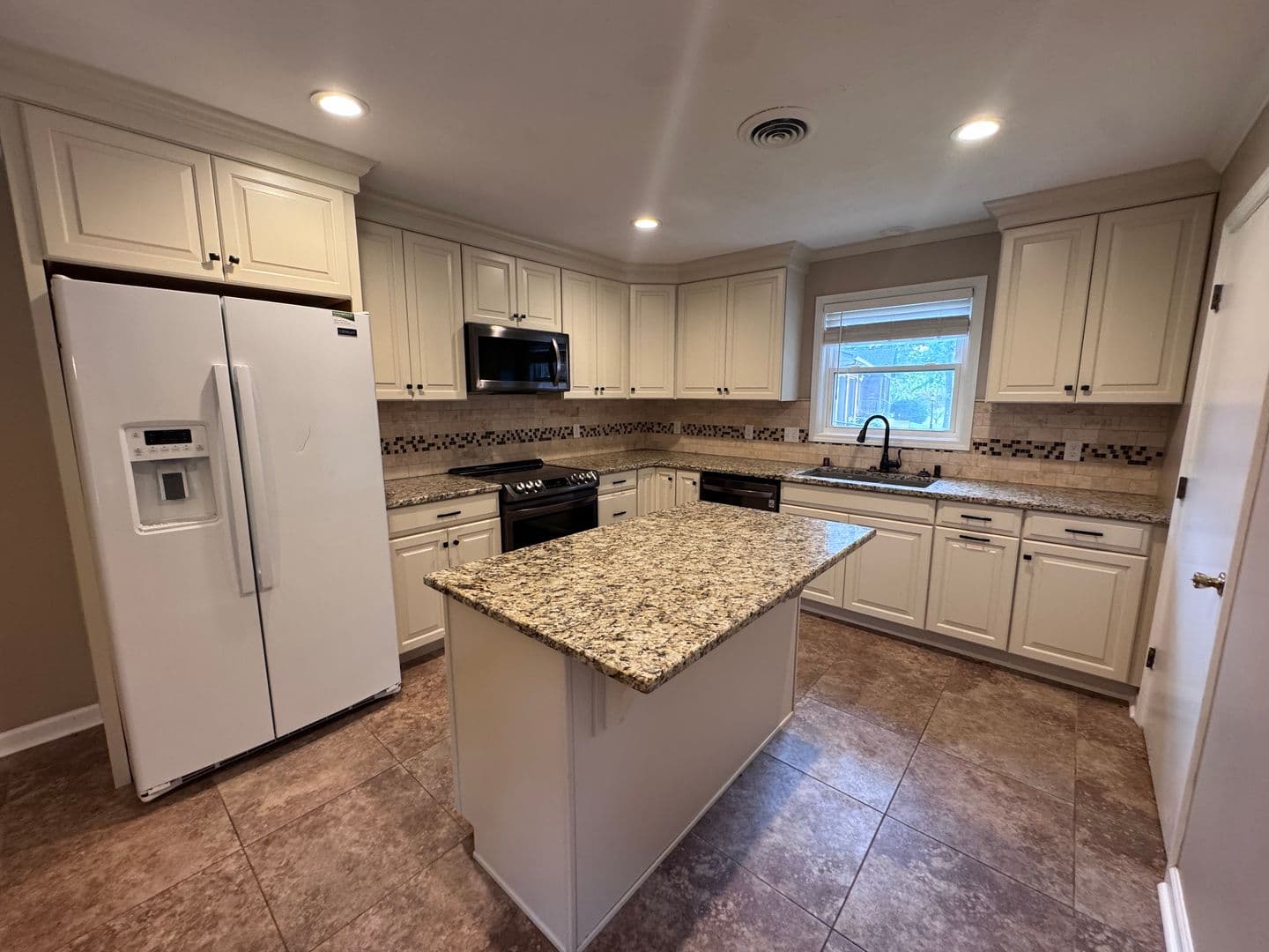 Paducah House: 4430 Chicadee Drive