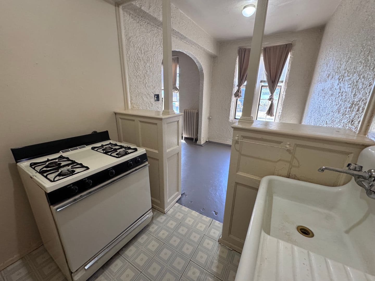 Paducah Apartment: 2142 Jefferson Street 102
