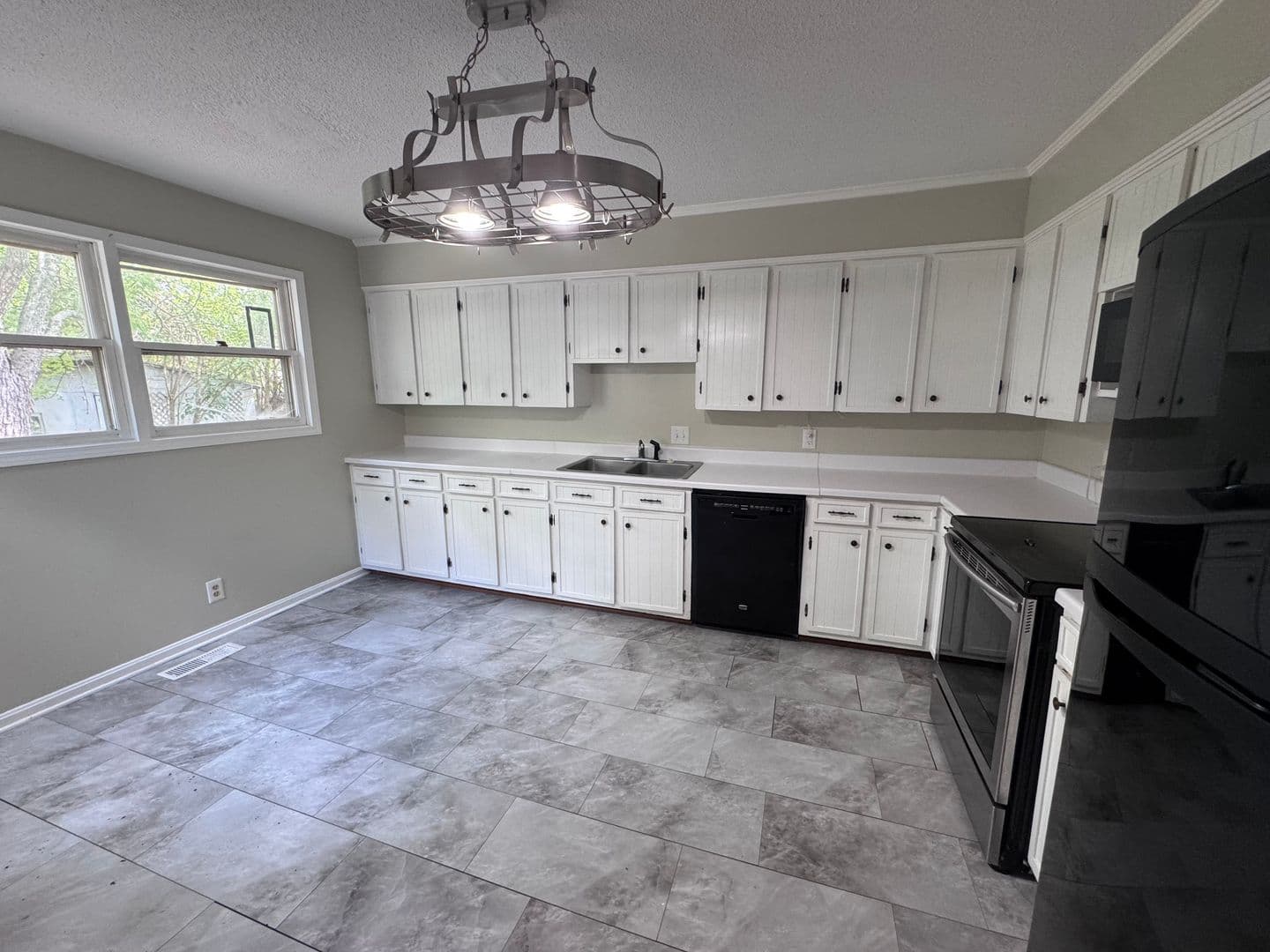 Murray House: 1709 Oakhill Drive S