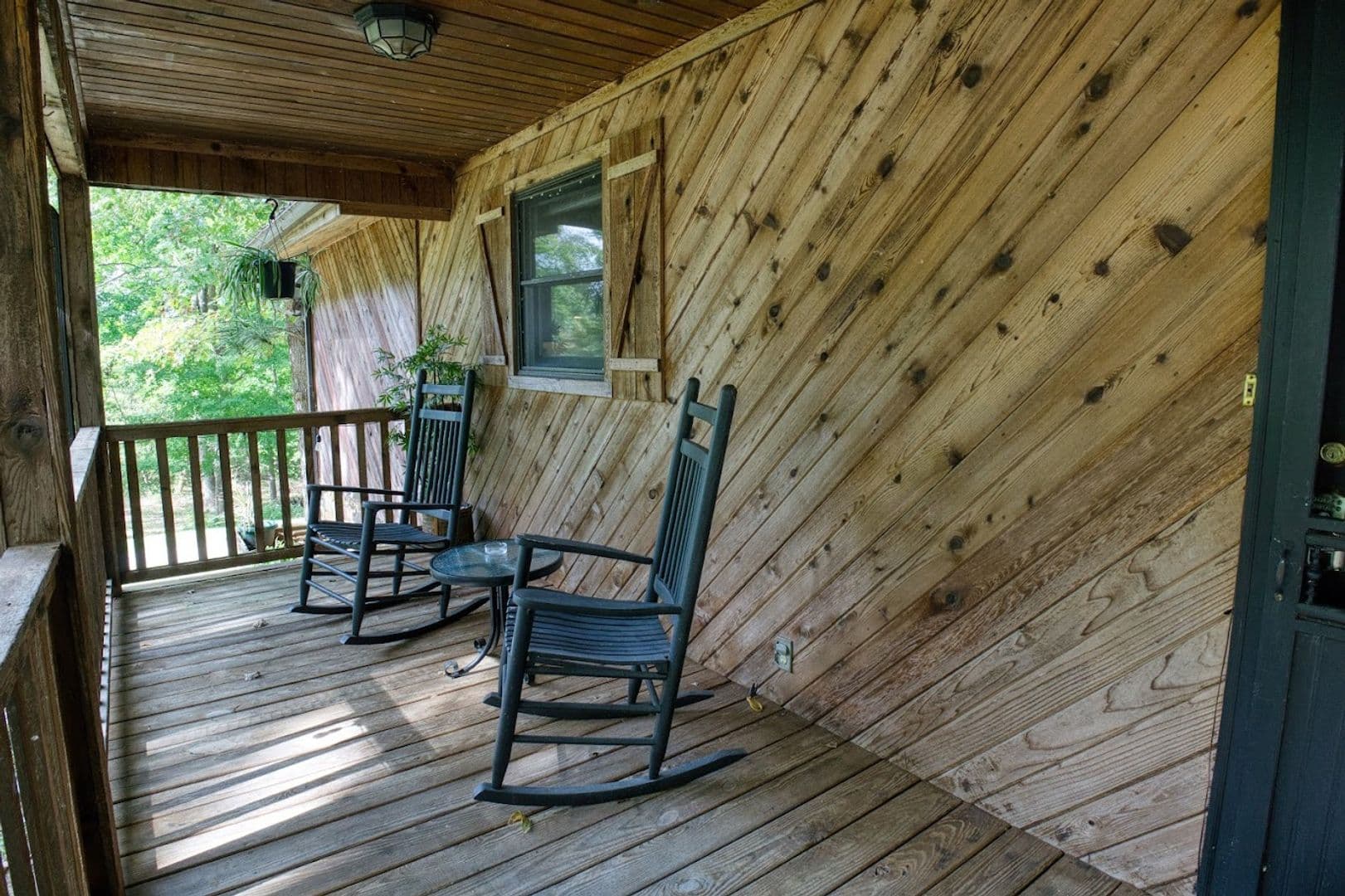 Eddyville Apartment: 75 Forest Glenn Drive - Lakeside Cabin