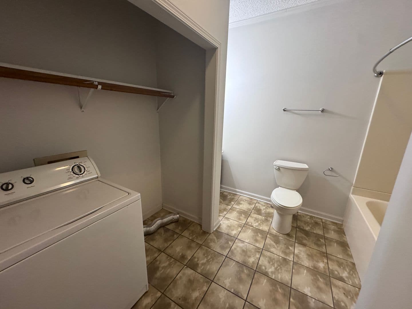 Calvert City Apartment: 130 Drivers Road