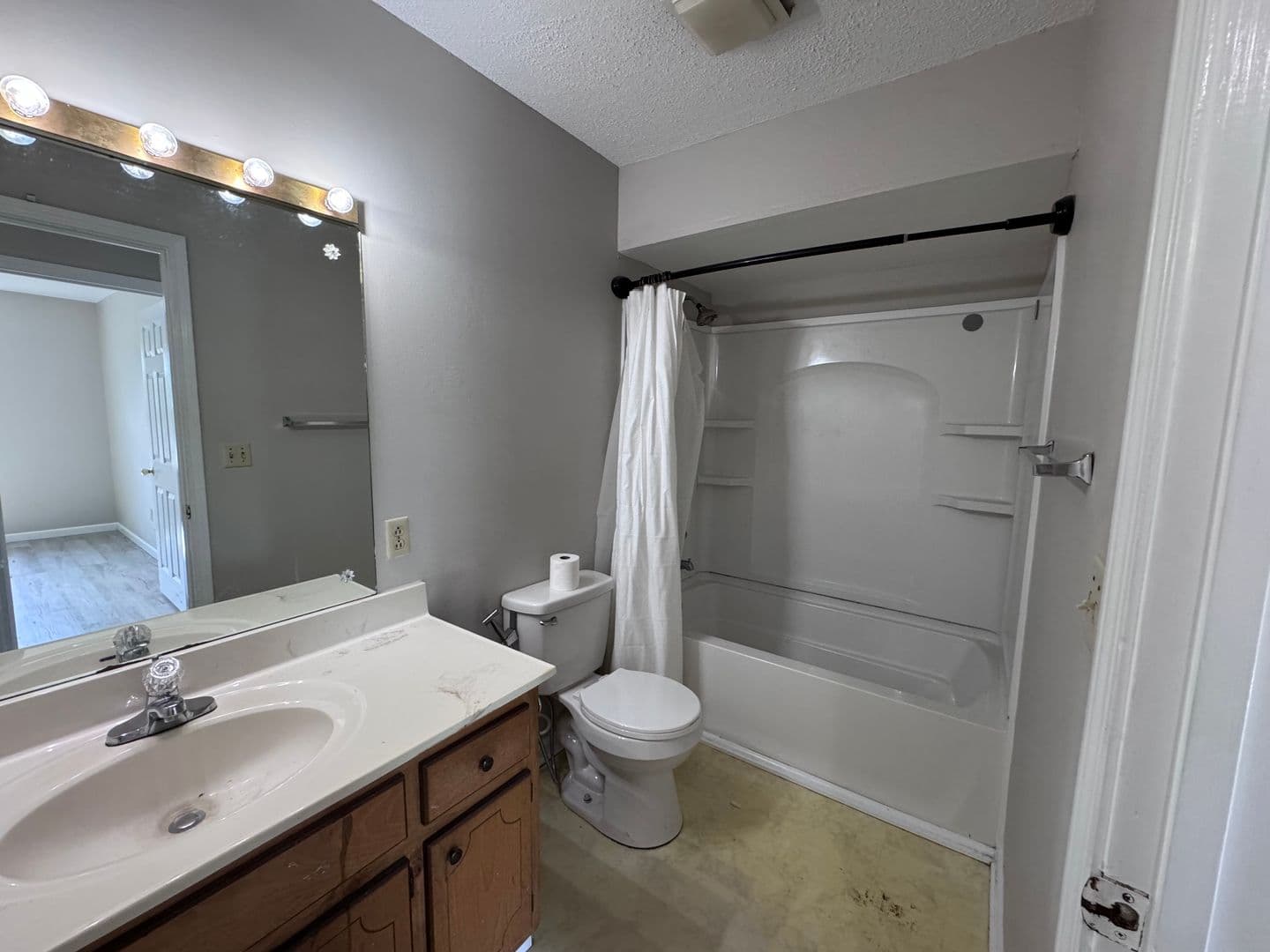 Calvert City Apartment: 620 Oak Park Blvd - Apt 205