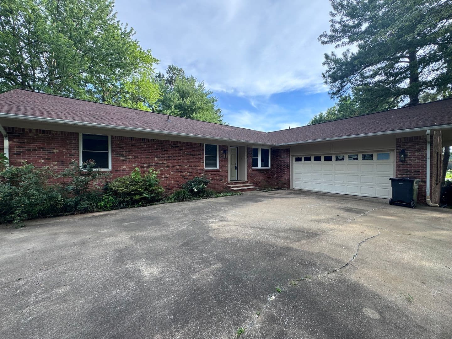 Paducah House: 4430 Chicadee Drive