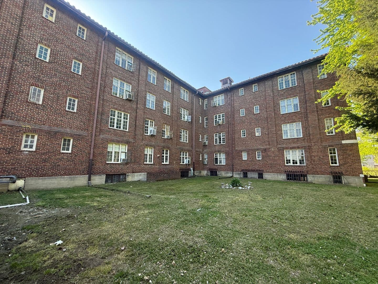 Paducah Apartment: 2142 Jefferson Street 102