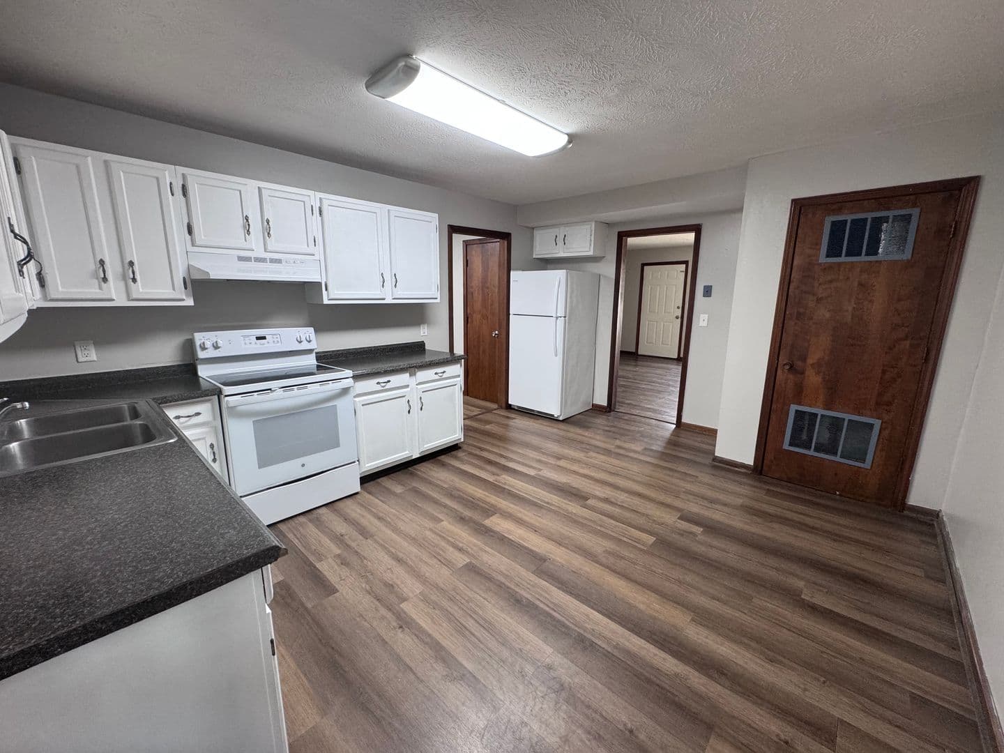 Paducah Apartment: 109 Lakeview Drive