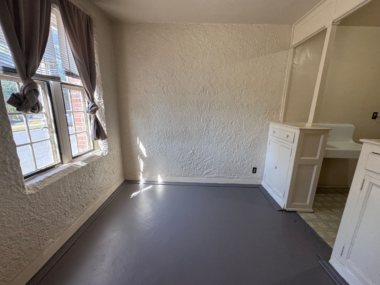 Paducah Apartment: 2142 Jefferson Street 102