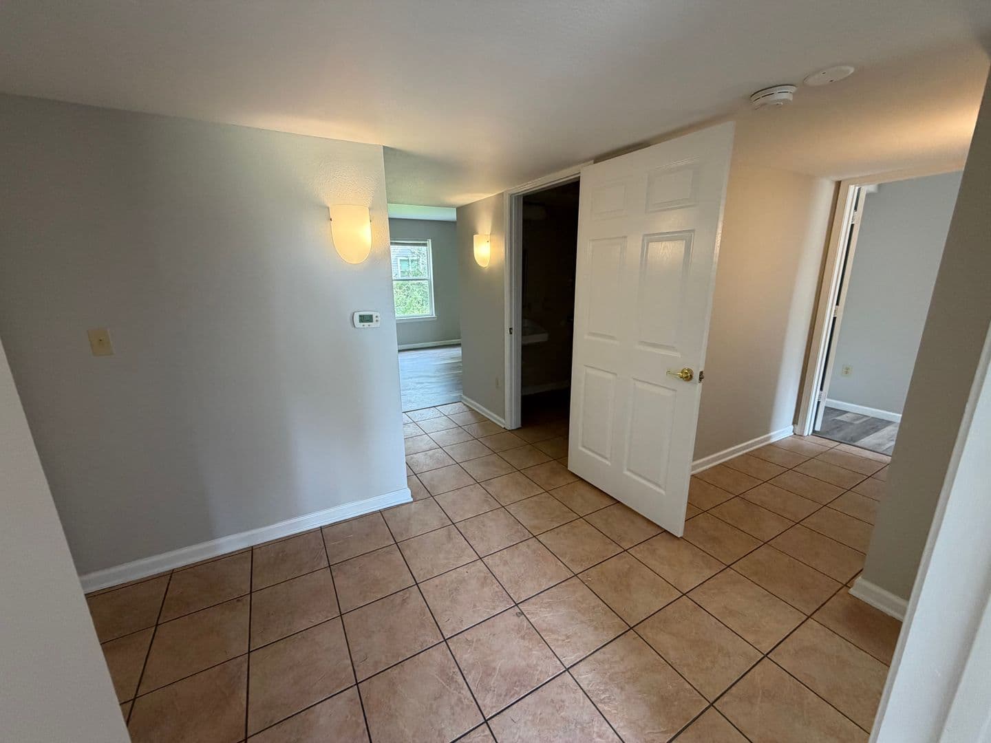 Murray Apartment: 1121 Transit Way