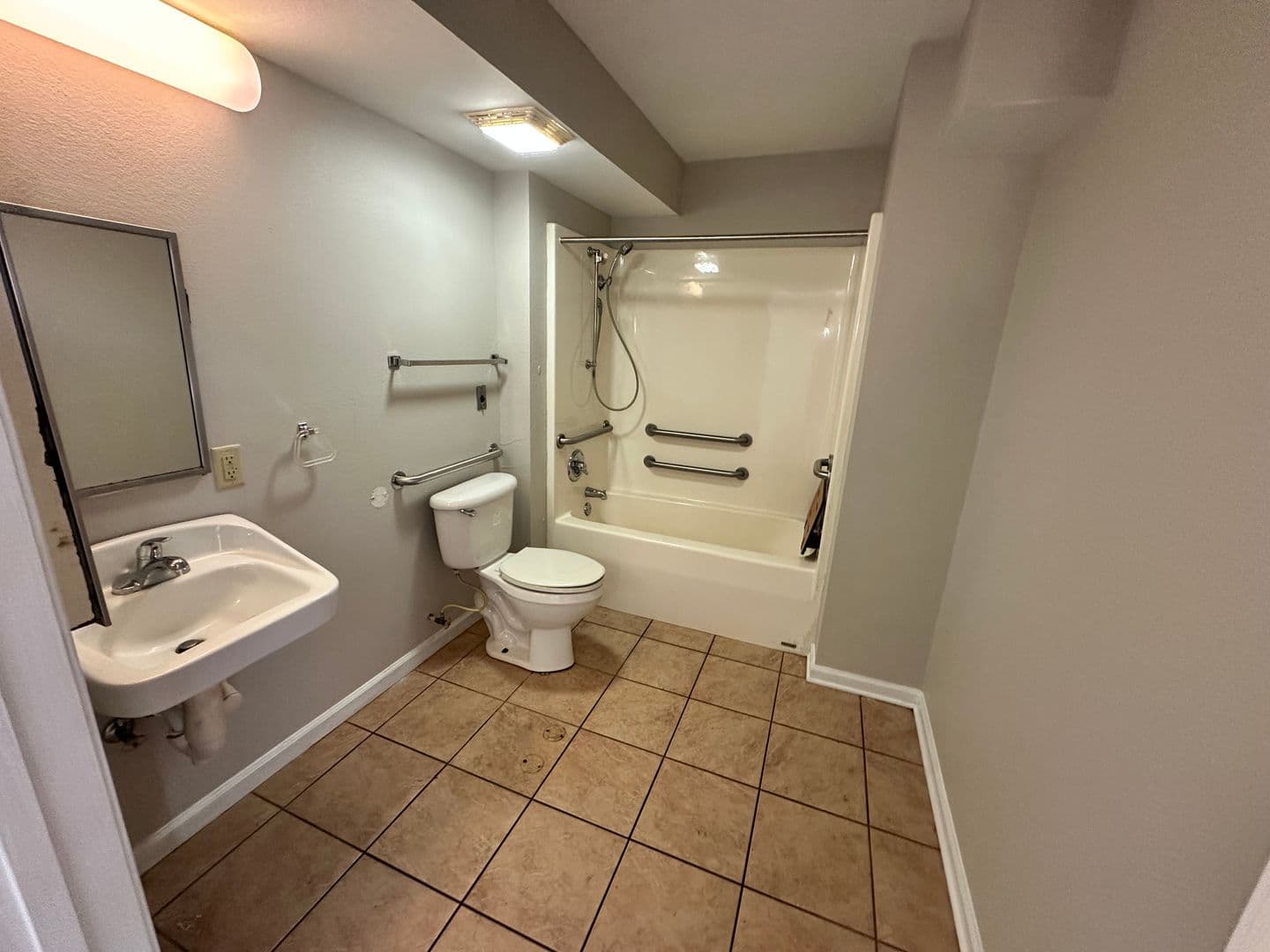 Murray Apartment: 1121 Transit Way