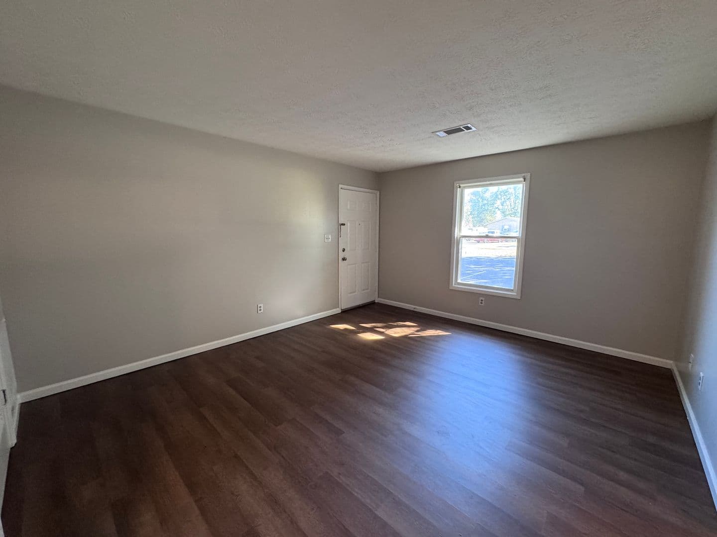 Paducah Apartment: 107 Grogan Circle