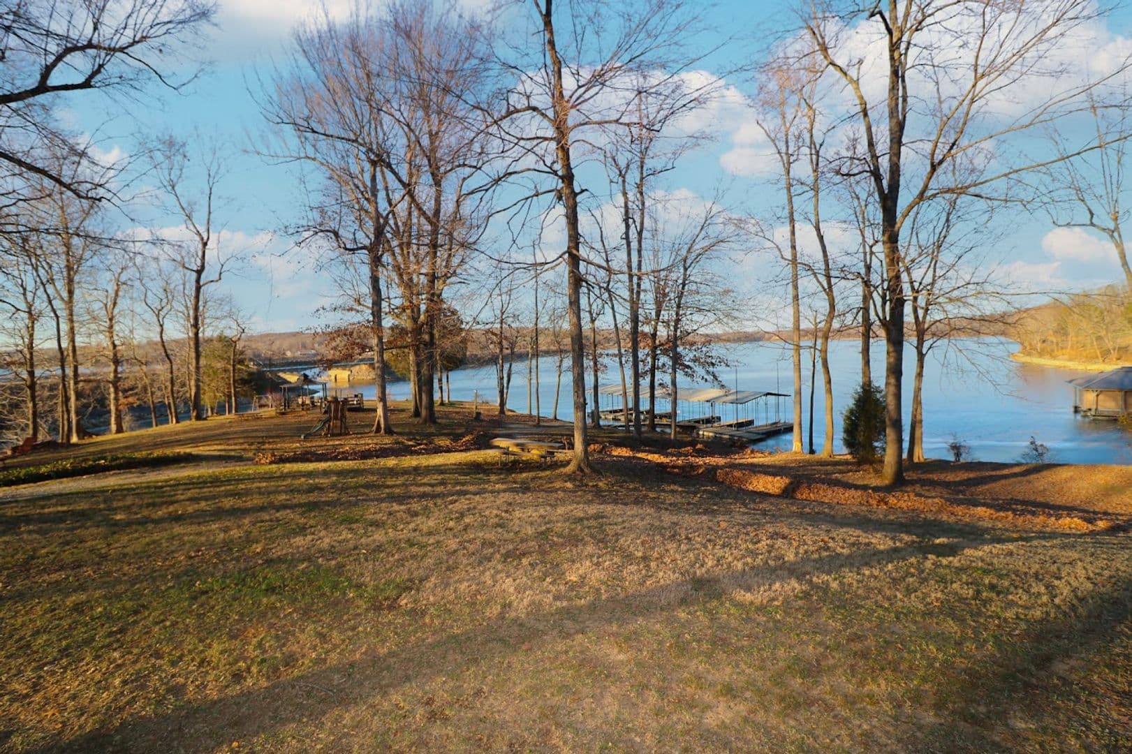 Eddyville Apartment: 75 Forest Glenn Drive - Lakeside Cabin