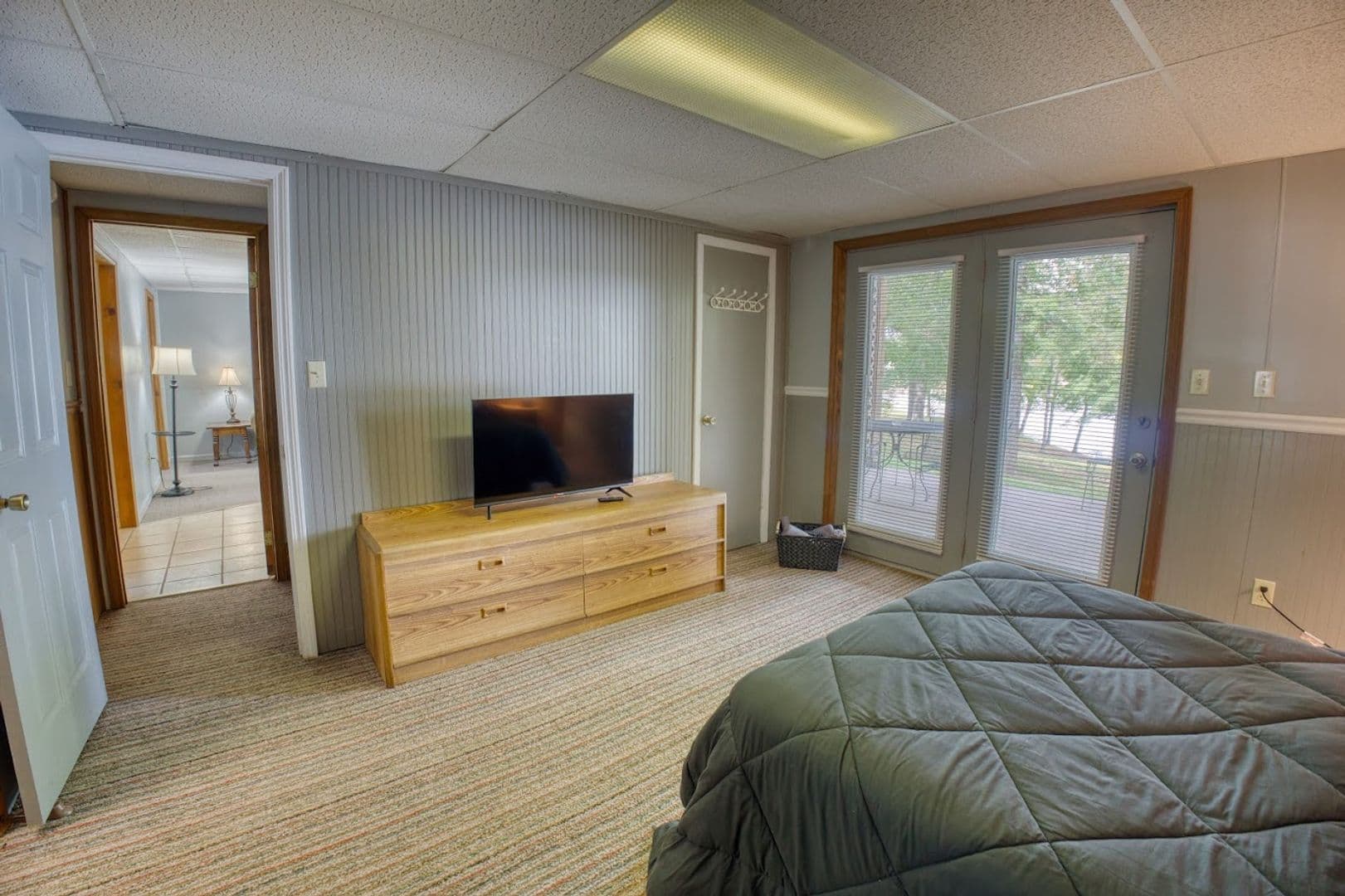 Eddyville Apartment: 75 Forest Glenn Drive - Lakeside Cabin