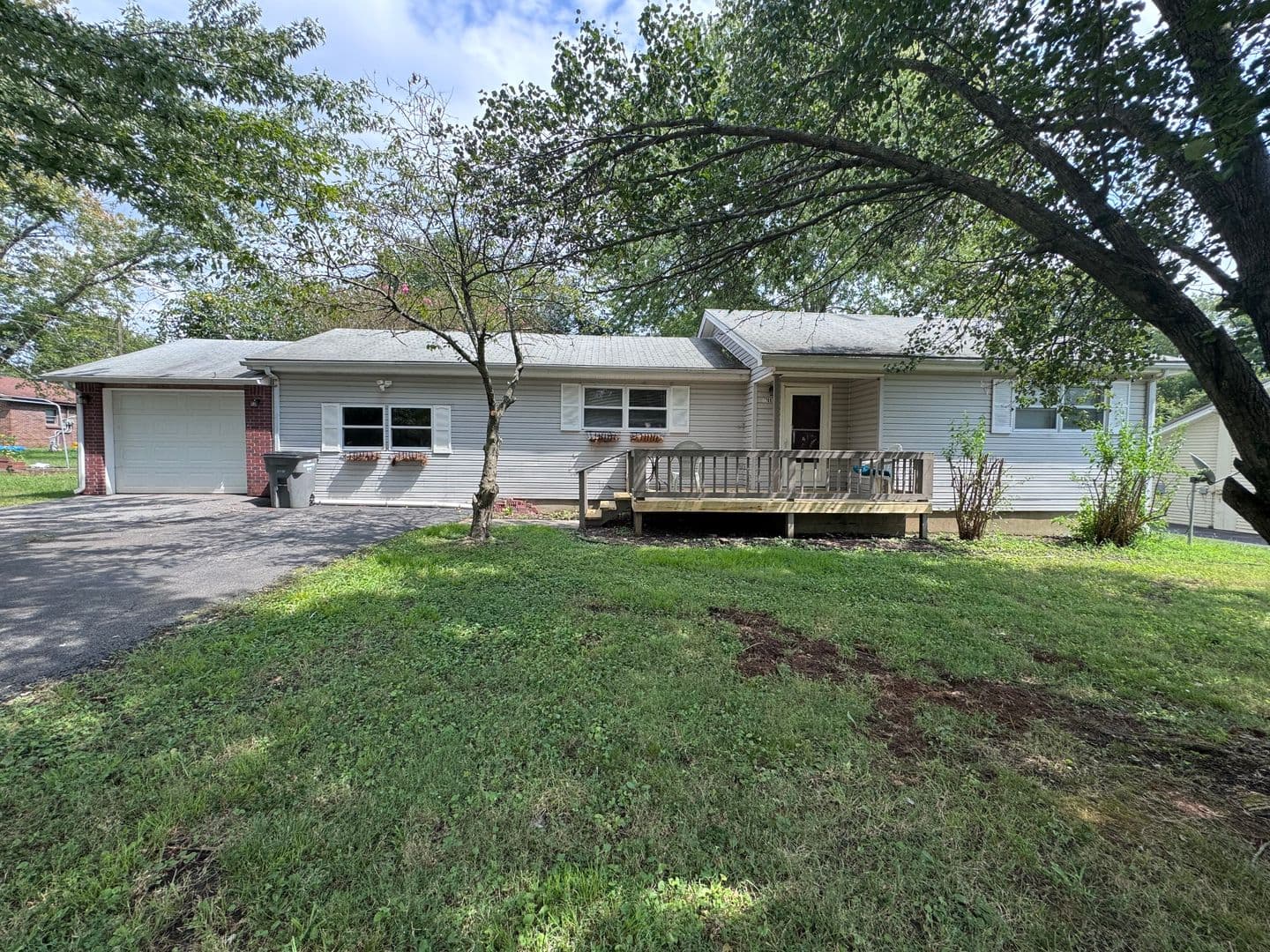 Murray House: 1709 Oakhill Drive S