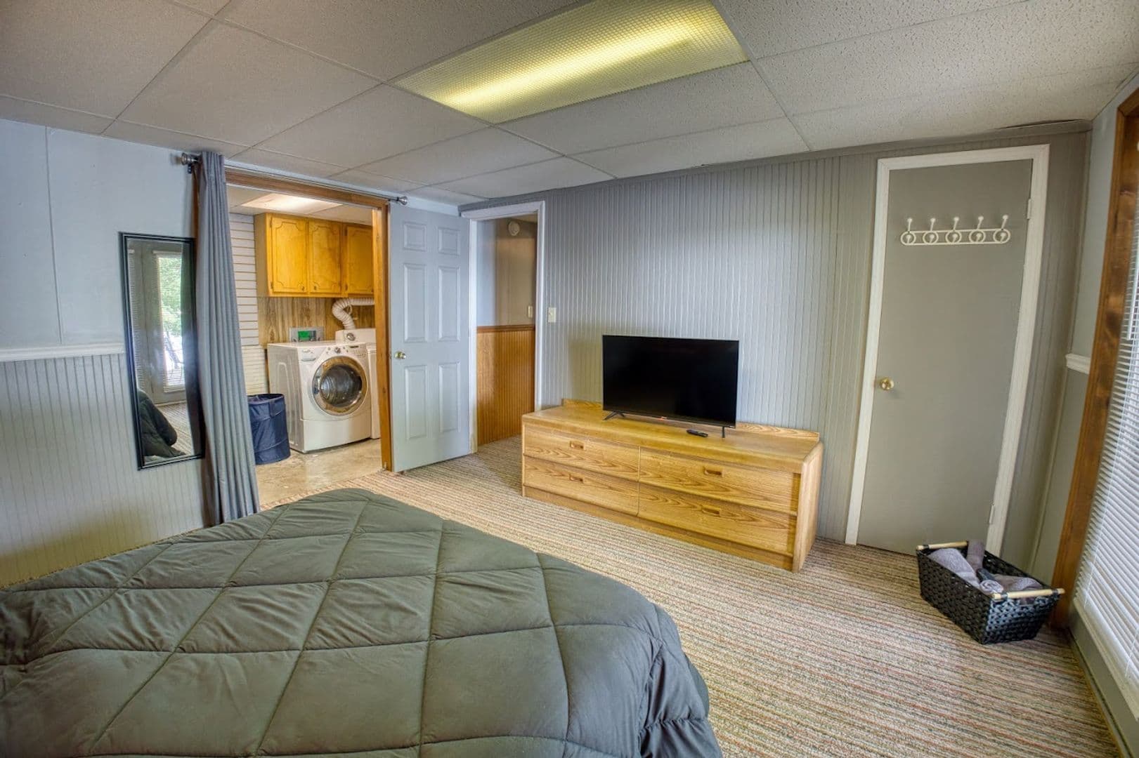 Eddyville Apartment: 75 Forest Glenn Drive - Lakeside Cabin