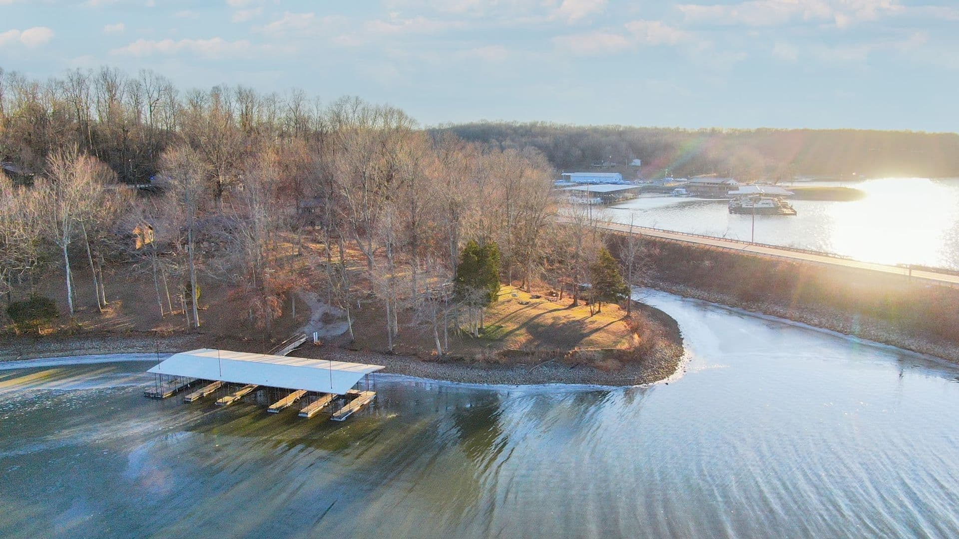 Eddyville Apartment: 75 Forest Glenn Drive - Lakeside Cabin