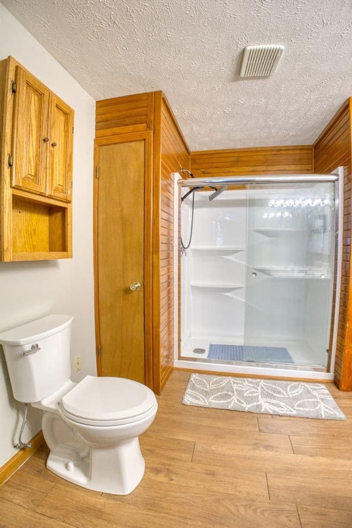Eddyville Apartment: 75 Forest Glenn Drive - Lakeside Cabin